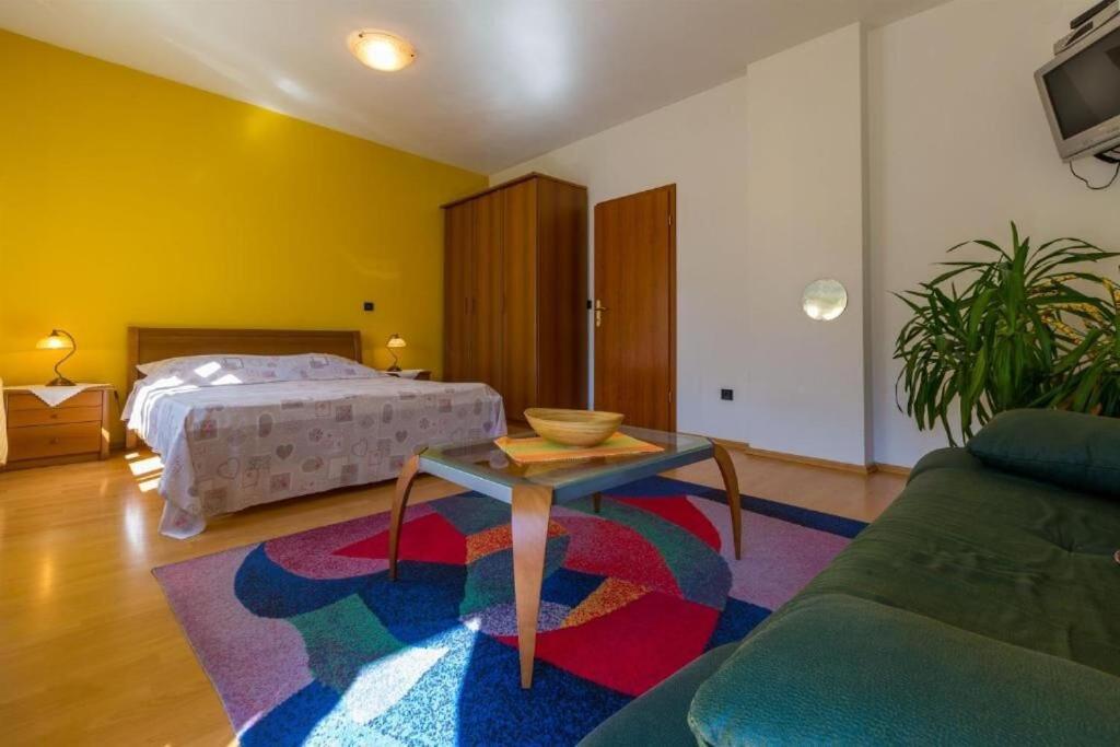 Apartments Villa Katarina Selce Εξωτερικό φωτογραφία