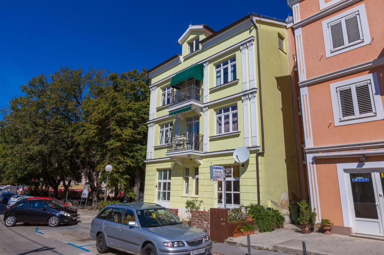 Apartments Villa Katarina Selce Εξωτερικό φωτογραφία